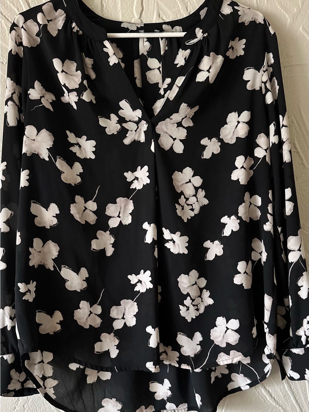 Simply Vera Vera Wang Black and White Floral Wrap Top